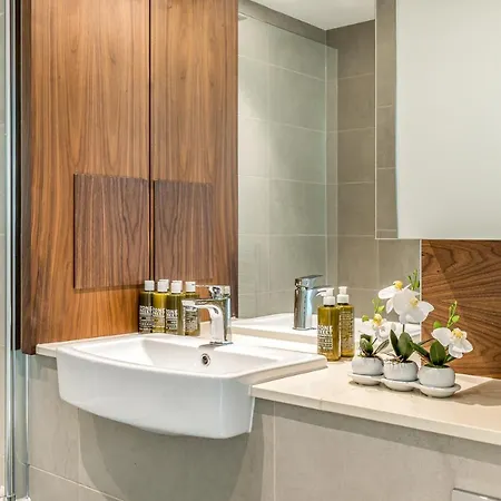 Urban Rest Canary Wharf Apartments Londra Esterno foto